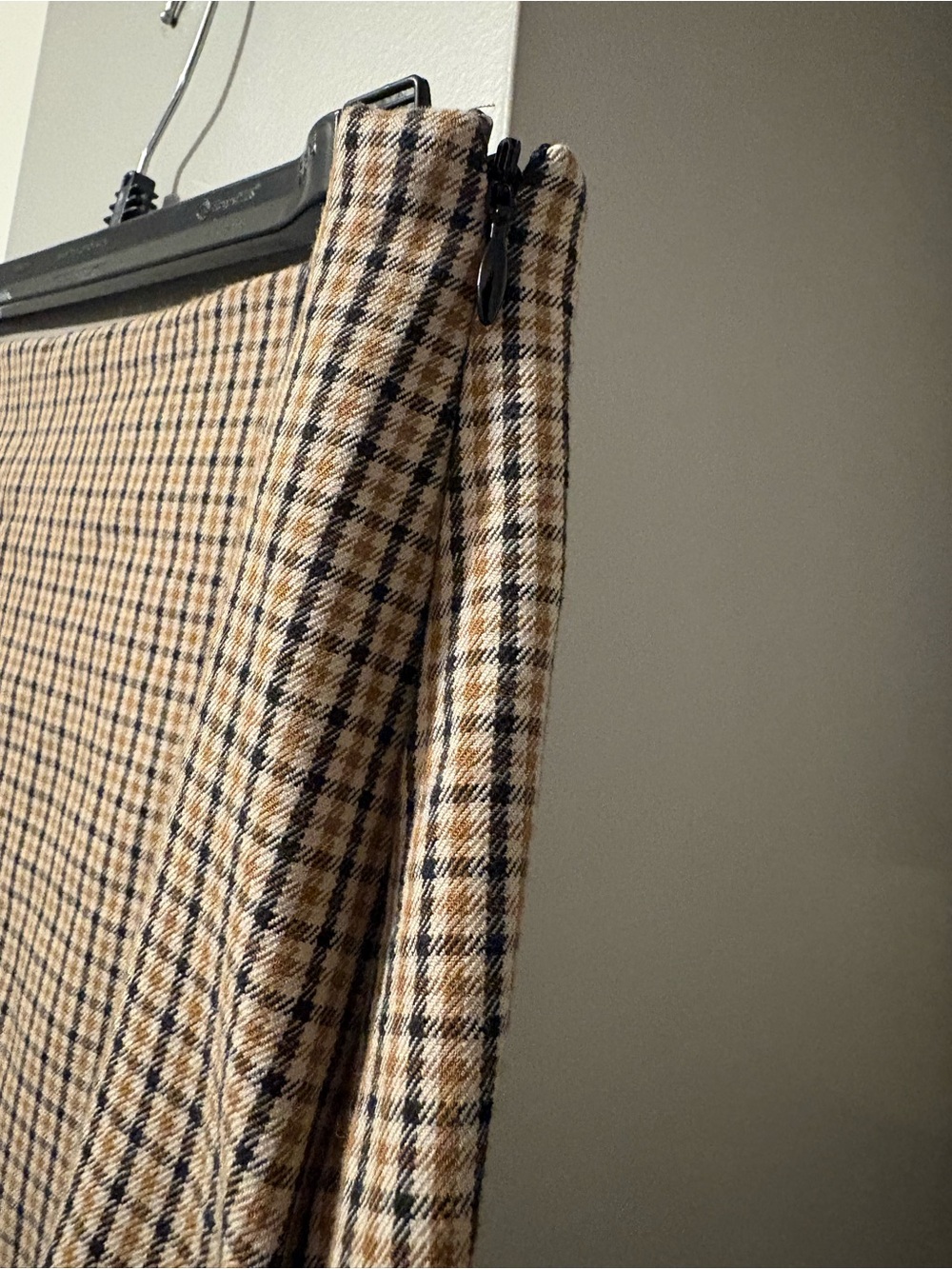 Banana Republic Tan and Black Mini Skirt - Picture 3 of 4